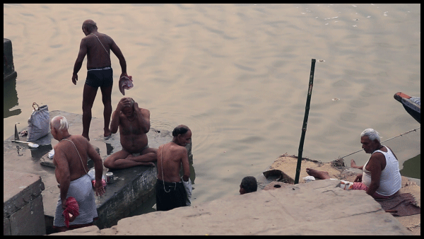 Varanasi-Bathing-MS